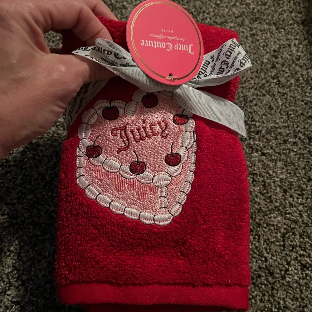 Juicy Couture set of 2 hand towels